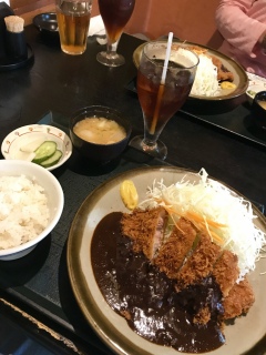 `(^.^)