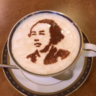 䕗(^.^)